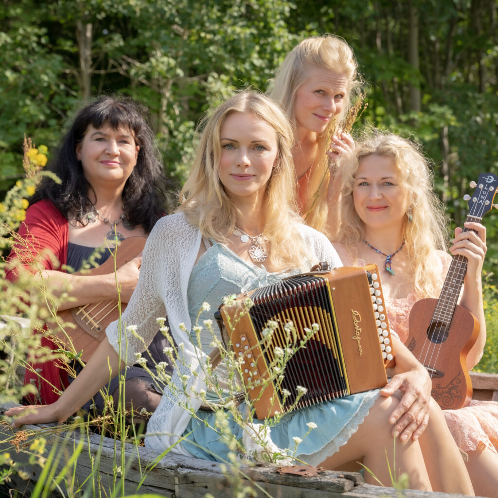 Naised Köögis kontsert Kalju-laval 26.07.2022 pildi autor Kaja Hiis-Rinne